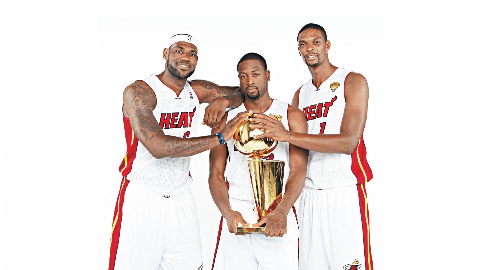 CBA赛场上的精彩瞬间：球员飞身扣篮引爆现场，cba扣篮王是谁